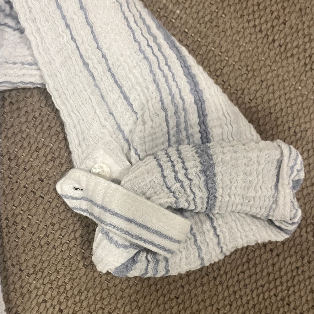 Kona Sol Casual White and Blue Striped Shirt - Picture 6 of 8